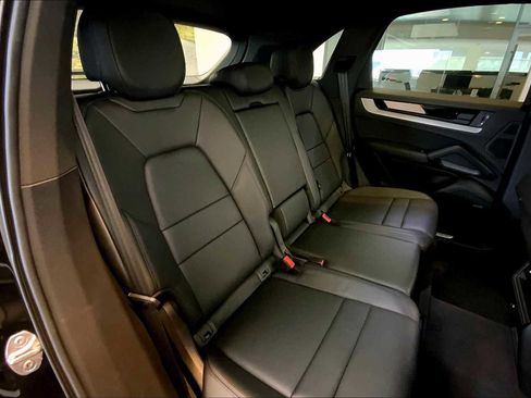 Used 2024 Porsche Cayenne image 54