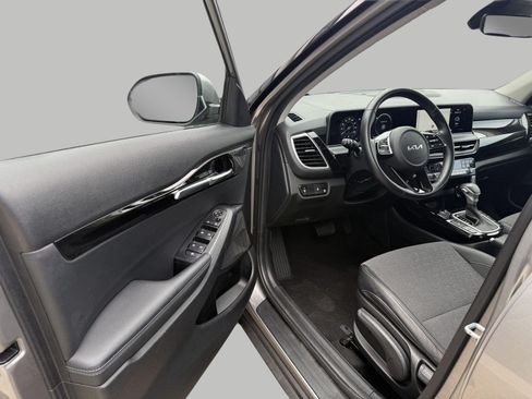 Used 2024 Kia Seltos S AWD/4WD image 19
