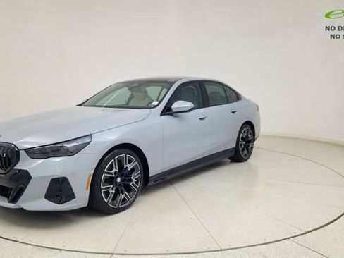 Used 2026 BMW i5 eDrive40 w/ M Sport Package RWD image 4