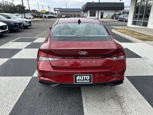 Used 2023 Hyundai Elantra SEL w/ Convenience Package image 4