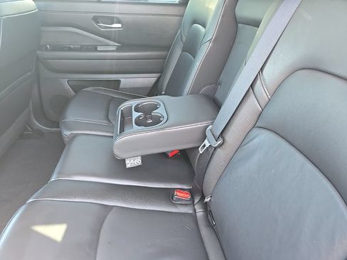 Used 2025 Nissan Pathfinder SL AWD/4WD image 24