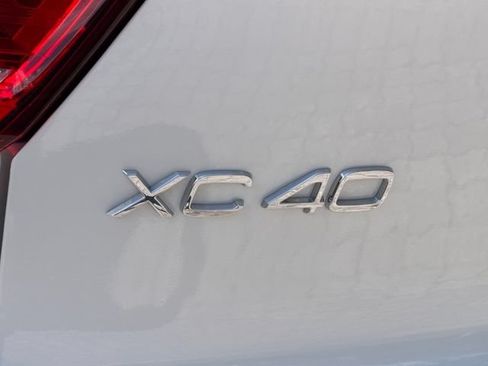 Certified 2024 Volvo XC40 B5 Ultimate w/ Protection Package Premier AWD/4WD image 10