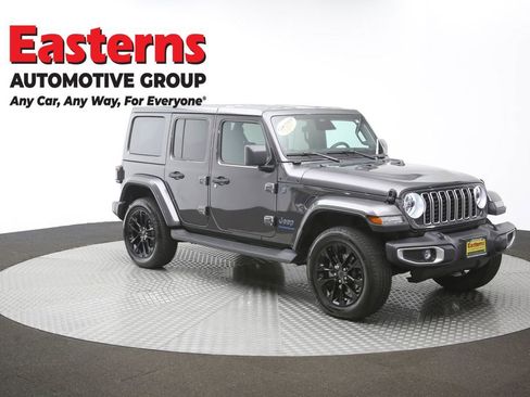 Used 2025 Jeep Wrangler Unlimited Sahara AWD/4WD image 45