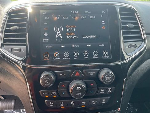 Used 2022 Jeep Grand Cherokee Laredo X AWD/4WD image 24
