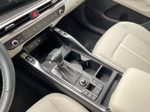 Used 2025 Kia Sorento S w/ Panoramic Sunroof Package FWD image 24