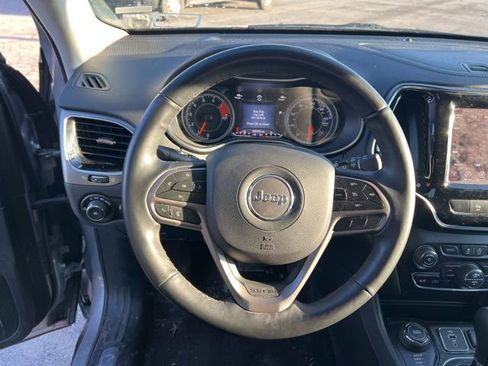 Used 2019 Jeep Cherokee Limited image 16