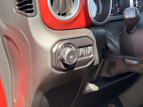 Used 2018 Jeep Wrangler Unlimited Rubicon w/ Dual Top Group AWD/4WD image 21