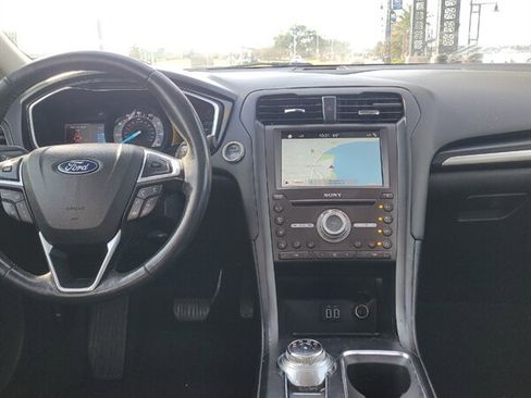 Used 2019 Ford Fusion Titanium image 5