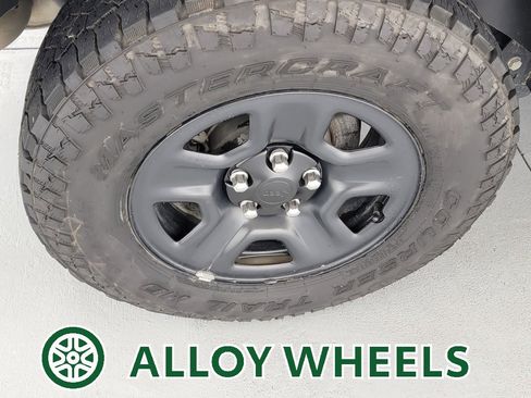 Used 2019 Jeep Wrangler Sport image 12