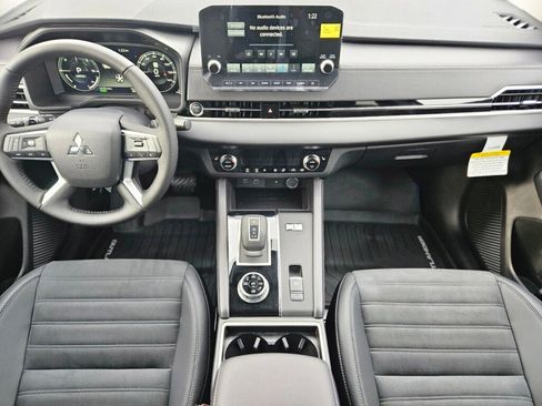 New 2025 Mitsubishi Outlander SE image 14
