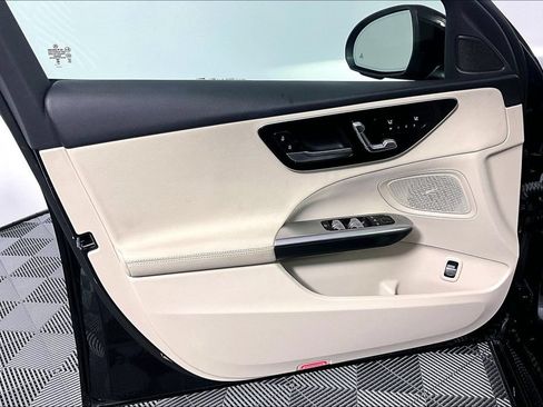 Used 2025 Mercedes-Benz C 300 Sedan image 23