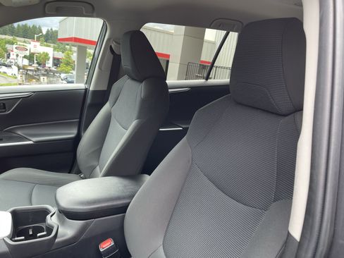 Certified 2024 Toyota RAV4 LE AWD/4WD image 17
