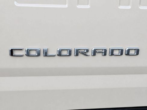 Used 2022 Chevrolet Colorado Z71 AWD/4WD image 10