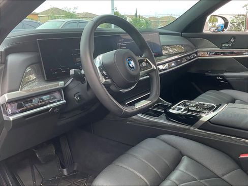 Used 2024 BMW i7 xDrive60 AWD/4WD image 16