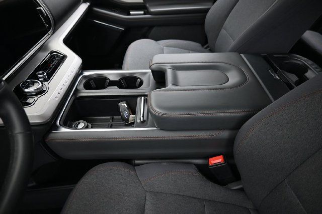 Used 2025 Ford Expedition Active RWD image 27