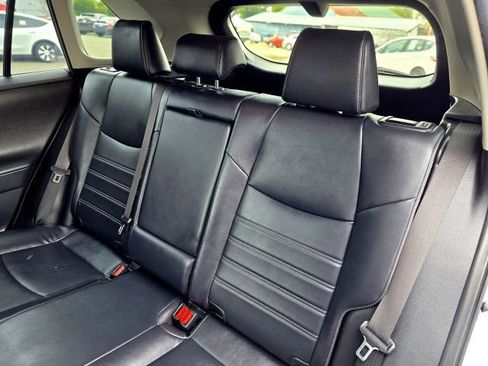 Used 2019 Toyota RAV4 Limited image 32