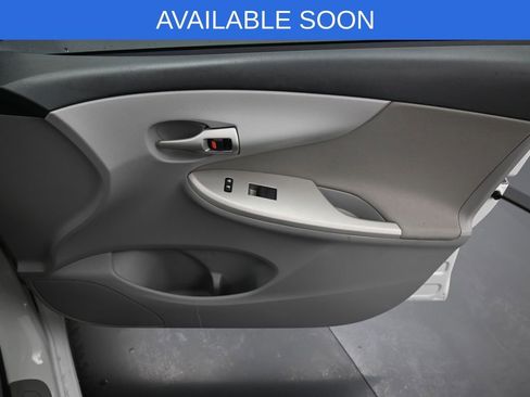 Used 2013 Toyota Corolla LE image 32