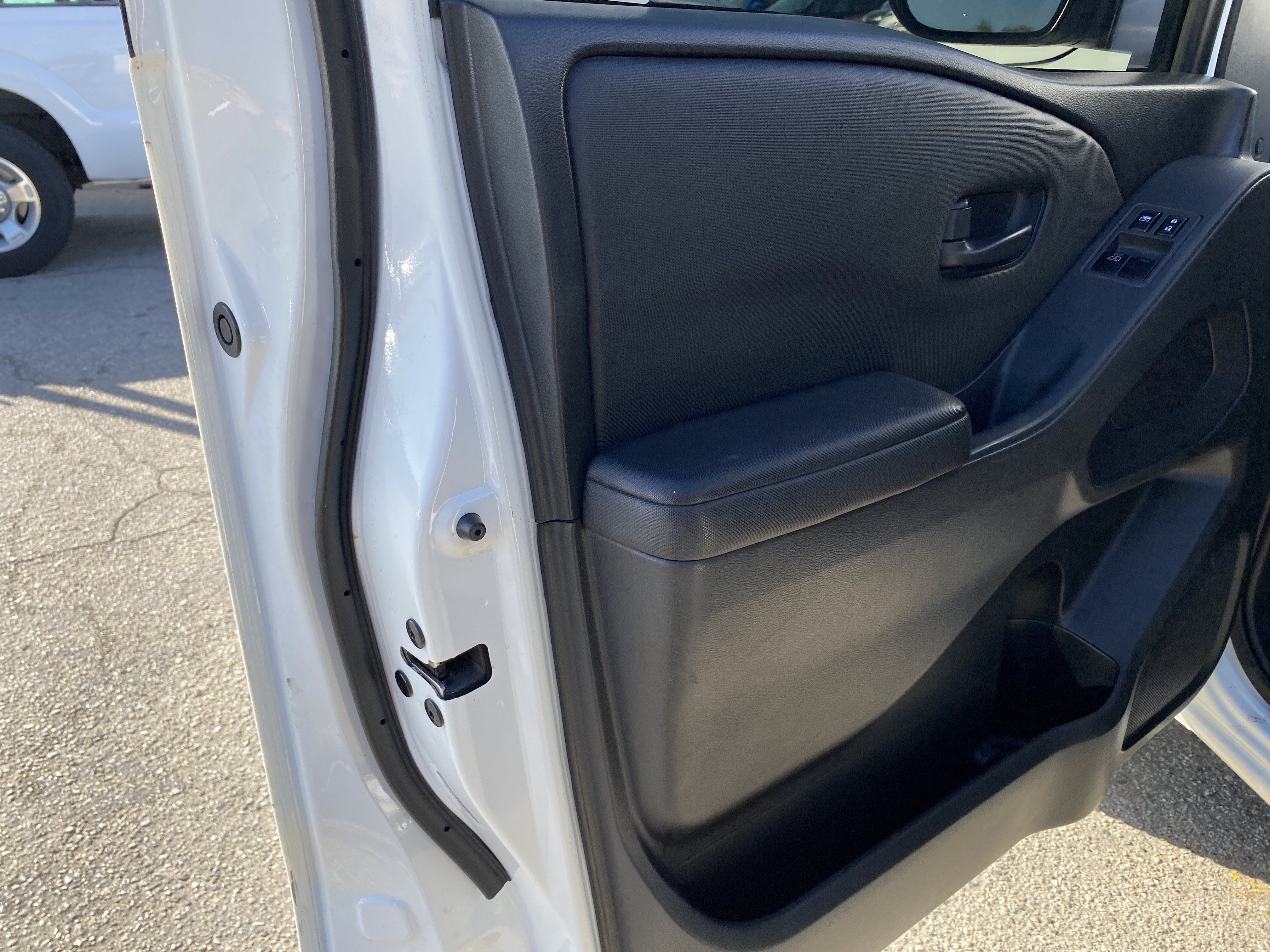 Used 2024 Nissan Frontier S RWD image 15