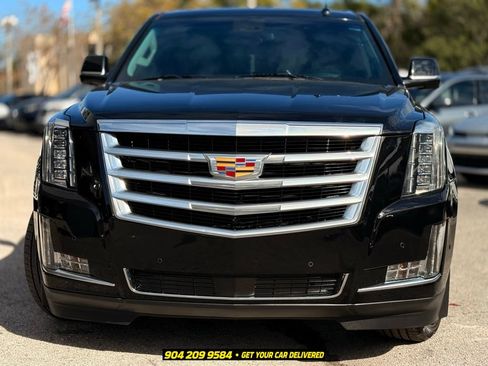 Used 2019 Cadillac Escalade Luxury AWD/4WD image 9