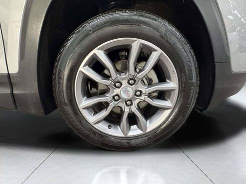 Used 2024 GMC Terrain SLT AWD/4WD image 34