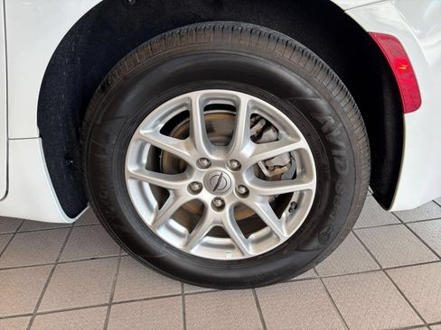 Used 2025 Chrysler Pacifica Select FWD image 29