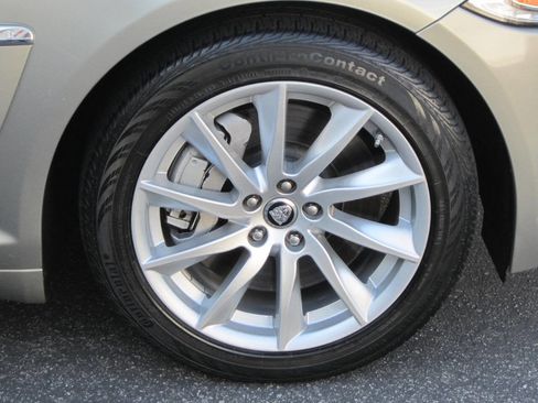 Used 2013 Jaguar XF image 8