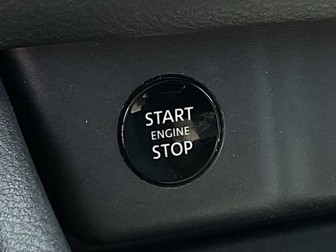 Used 2025 Nissan Rogue SV FWD image 23