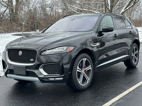 Used 2018 Jaguar F-PACE S image 1