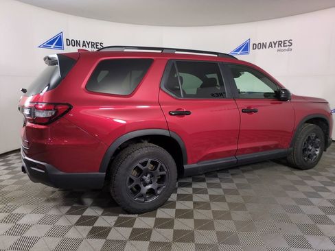 Certified 2024 Honda Pilot TrailSport image 9