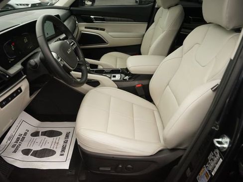 Used 2025 Kia Telluride EX FWD image 9