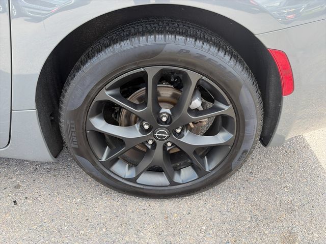 Used 2025 Chrysler Pacifica Limited FWD image 16