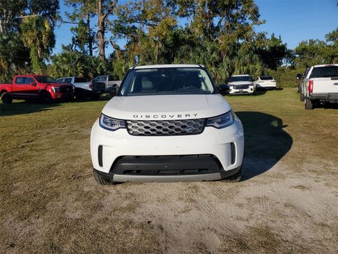 Used 2024 Land Rover Discovery S image 5