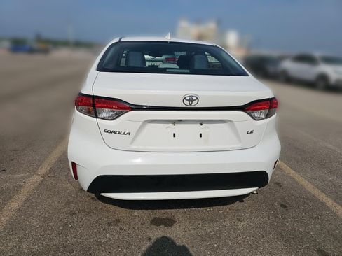Used 2022 Toyota Corolla LE FWD image 3