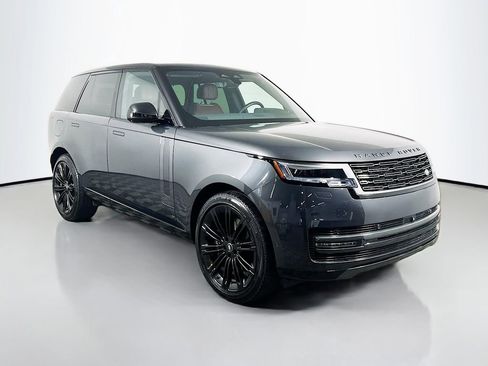 Used 2025 Land Rover Range Rover SE AWD/4WD image 3