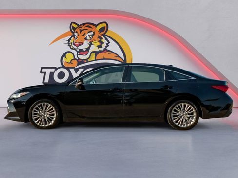 Used 2022 Toyota Avalon Limited w/ Advanced Safety Package FWD image 8