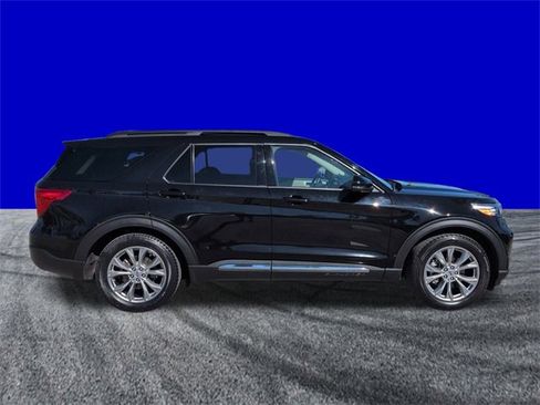 Certified 2023 Ford Explorer XLT w/ Equipment Group 202A image 3