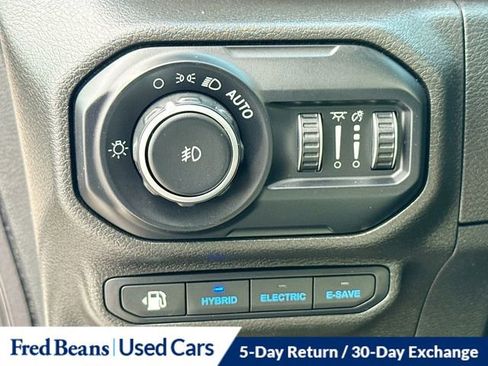 Used 2022 Jeep Wrangler Unlimited Sahara w/ Cold Weather Group AWD/4WD image 12