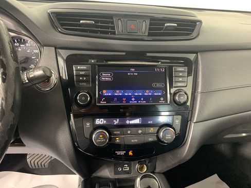 Used 2020 Nissan Rogue SV w/ Premium Package FWD image 24