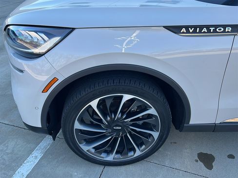 Used 2023 Lincoln Aviator Reserve w/ Equipment Group 201A image 9