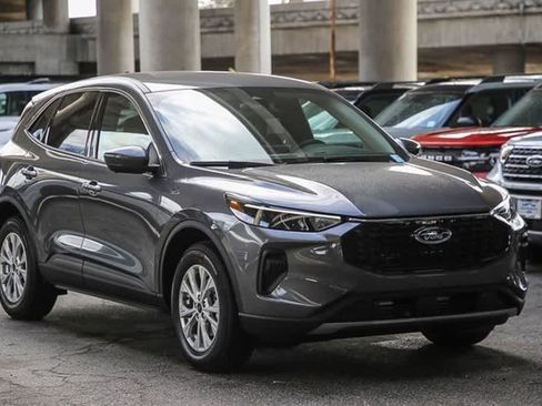 New 2024 Ford Escape Active w/ Tech Pack #2 FWD image 4