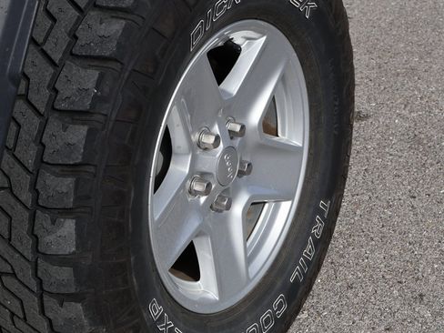 Used 2021 Jeep Gladiator Sport image 41