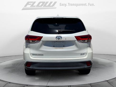 Used 2018 Toyota Highlander XLE FWD image 6