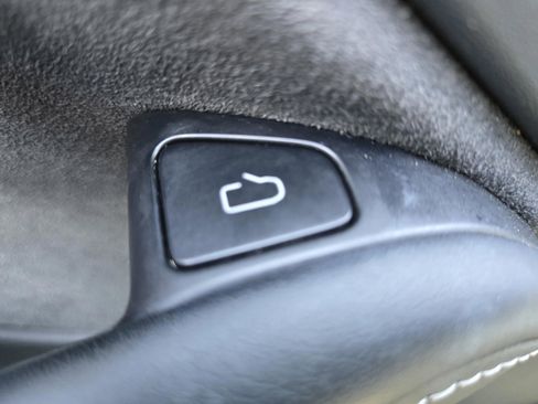 Used 2023 Tesla Model Y Performance image 14