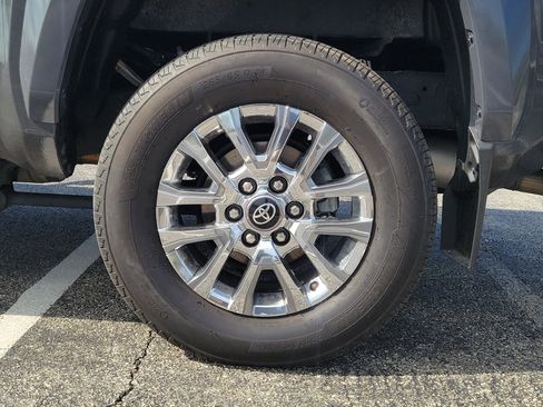 Used 2025 Toyota Tacoma Limited image 5