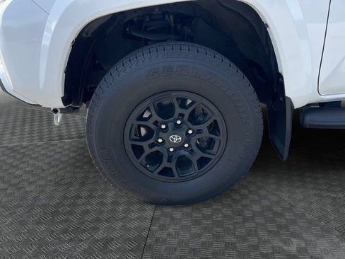 Used 2020 Toyota Tacoma SR5 AWD/4WD image 14