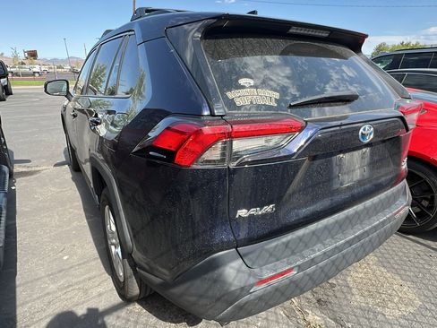 Used 2021 Toyota RAV4 XLE w/ Convenience Package AWD/4WD image 3