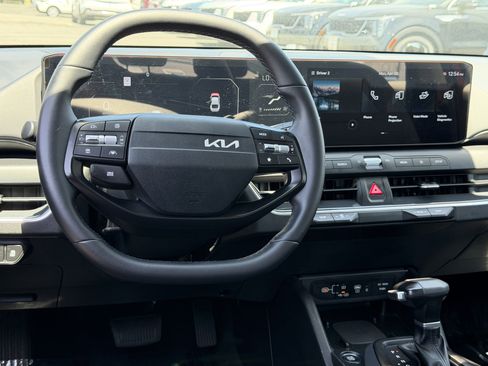 Certified 2025 Kia K4 EX image 24