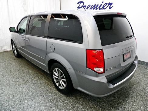 Used 2016 Dodge Grand Caravan SE image 4