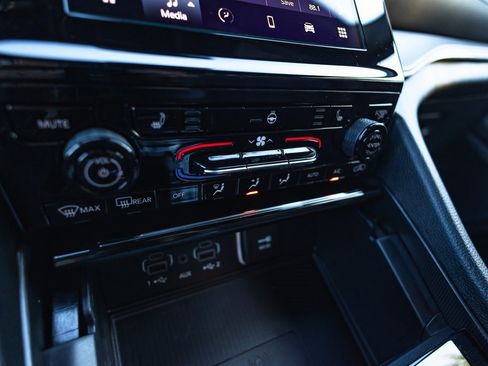 New 2025 Jeep Grand Cherokee 4WD image 14