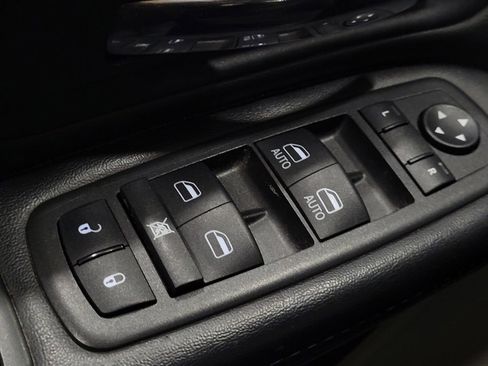 Used 2019 Dodge Grand Caravan SE image 27